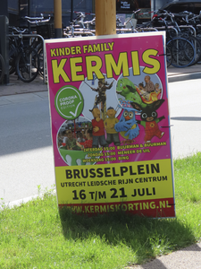 901741 Afbeelding van een reclameaffiche voor de Kinder-Family-Kermis op het Brusselplein in Leidsche Rijn Centrum te ...